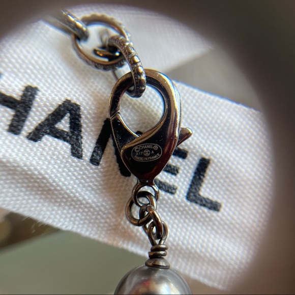 CHANEL GRAY PEARLS CHOCKER NECKLACE - Picture 4 of 4